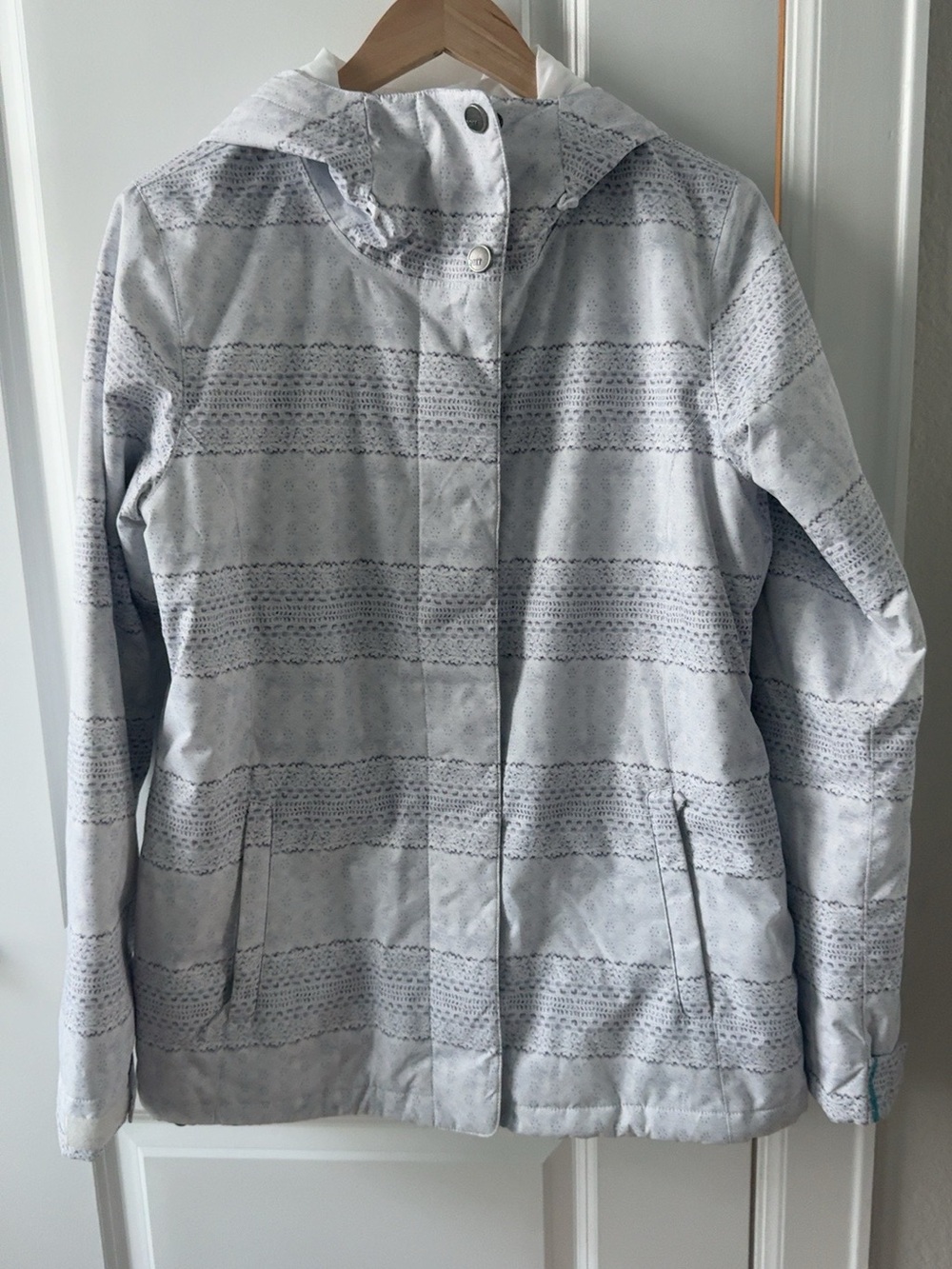 NWOT Roxy 10K Hooded Ski Snowboard Jacket White Gray Sz M
